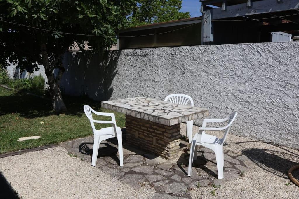 Studio Avec Jardin Prive Бержерак Екстериор снимка